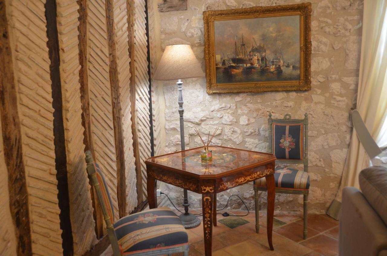 Issigeac Le Murmure Des Fees מראה חיצוני תמונה